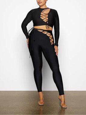 SKIMS • Lace Up Leggings in Onyx